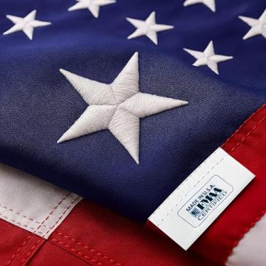 Imagem de Bandeira americana | Bandeiras americanas para exterior 10 x 15 | Bandeira 100% feita nos EUA - Bandeira dos EUA premium 10 x 15 resistente ao ar livre com estrelas bordadas e listras costuradas