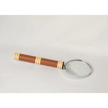 Imagem de Lupa de Aumento Decorativa Cabo em Recouro Caramelo Detalhes em Madeira Natural Goods BR
