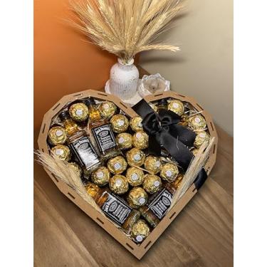 Imagem de Caixa Presente Coração com Jack Daniel's e Ferrero Rocher, Kit Decorado com Laço Preto e Flores