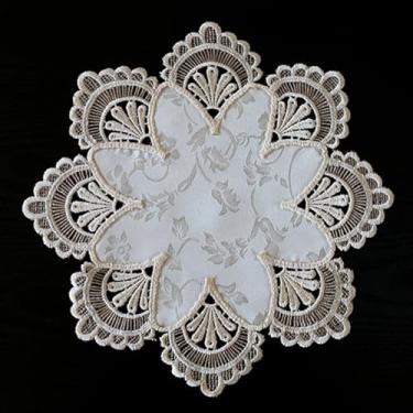 Imagem de Toalha de mesa de cabeceira redonda capa de mesa de renda macramê toalha de mesa clássica jacquard pequena toalha de mesa de linho toalha de mesa para cômoda cachecol para casamento, férias, festa