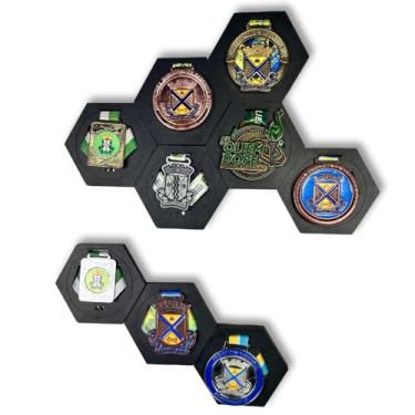 Imagem de Kit de 10 Porta Medalhas de MDF Hexagonal - Porta Medalhas Esportivo para Decoração de Parede (Preto)