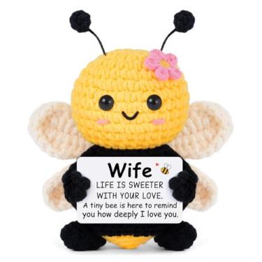 Imagem de Gleevera Wife Life is so Sweet with Your Love. A Tiny bee is here to Remind You How Deeply I Love You - Positive Bee Crochet Animal Gifts