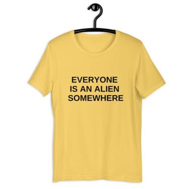 Imagem de Camiseta Blusa Tshirt Feminina - Everyone Is An Alien Somewhere