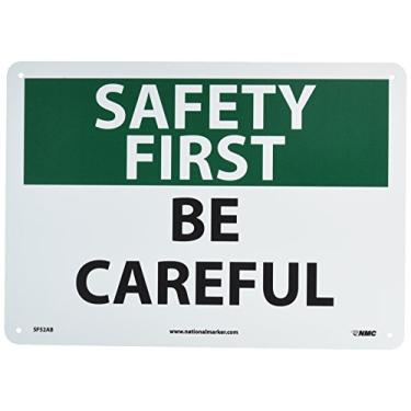 Imagem de NMC Placa SF52AB OSHA, legenda "SAFETY FIRST - BE CAREFUL", 35,5 cm de comprimento x 25,4 cm de altura, alumínio, preto/verde em branco