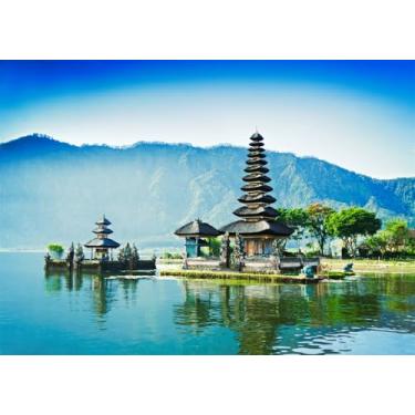 Imagem de Loccor Tecido de 2,1 x 1,5 m de pano de fundo de templo de água de Bali Templo da Indonésia Templo Beratan Lago Bali Verde Montanhas Fundo Bali Landmark Viagem Crianças Adultos Foto Studio Adereços