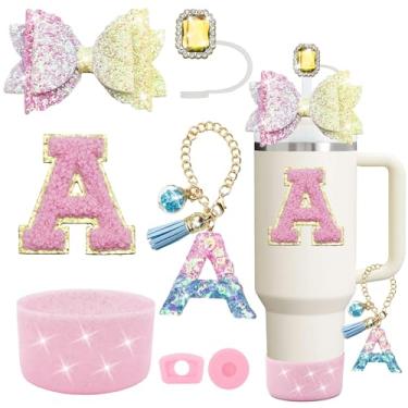 Imagem de Conjunto de acessórios de copo Stanley rosa 7 peças, decorações de iniciais para Stanley Cup 850.5 g 1,134 g, inclui cobertura de palha de joia, tampa à prova de derramamento, pingente de alça, bota