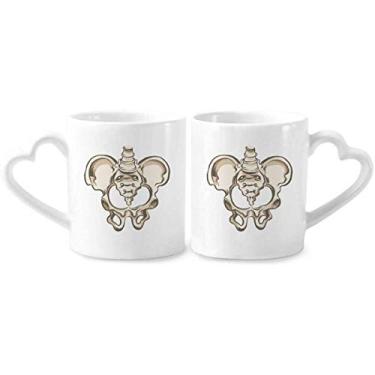Imagem de Esboço humano esqueleto simples conjunto de canecas de porcelana para casal, copo de cerâmica para amantes com alça de coração