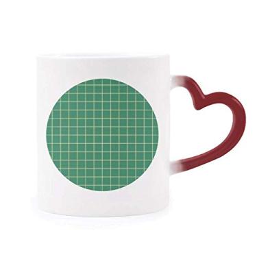 Imagem de Caneca de grés verde branca com padrão decorativo sensível ao calor que muda de cor vermelha