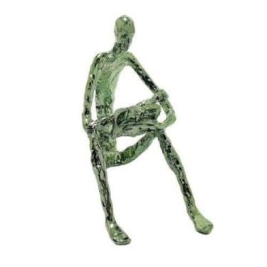 Imagem de Escultura Decorativa Homem Sentado Verde Lindos Detalhe Luxo - LUXdéco