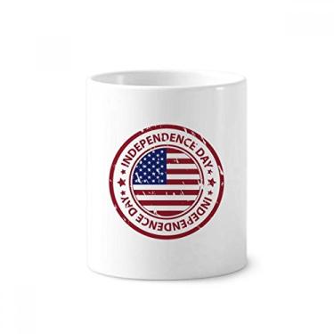 Imagem de Bandeira do Dia da Independência dos EUA com suporte de caneta e escova de dentes vermelha com suporte de cerâmica