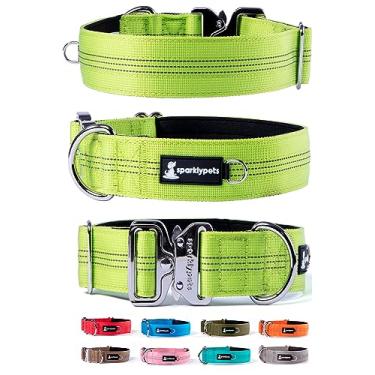 Imagem de SparklyPets Coleira de cachorro larga resistente com fivela cromada de liberação rápida – Coleira tática para cães com listras refletivas e forro macio – Coleiras grossas para cães grandes e médios (médio(35,5 cm ~ 48,2 cm), verde)