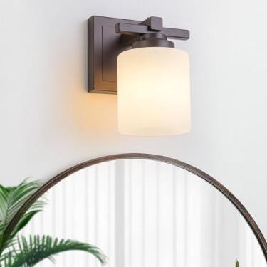 Imagem de BrkNit 1 luminária moderna de banheiro sobre o espelho, luzes de banheiro com acabamento bronze para arandelas de parede de banheiro com persianas de vidro branco leitoso, soquete E26 (lâmpadas não