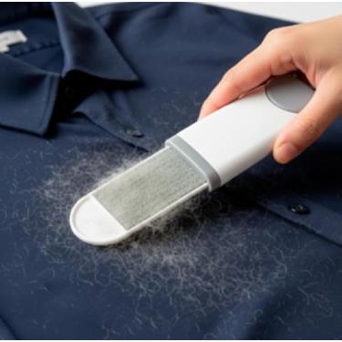 Imagem de Escova Papa Bolinha -Tira Pelo Pet com Depósito – Removedor de Pelos e Fiapos para Cachorro, Gato, Sofá e Roupas – Reutilizável, Prática e Eficiente – 21,5x5,5 cm