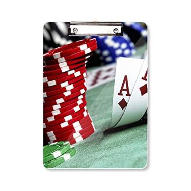 Imagem de Fichas de foto para jogos de pôquer, espalhadas, pasta, bloco de notas A4