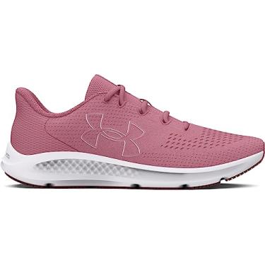 Imagem de Under Armour Tênis de corrida feminino Charged Pursuit 3 com logotipo grande, (600) Elixir rosa/Elixir rosa/prata metálica, 6