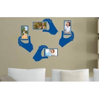Imagem de Adesivo Porta Foto Kit com 4 Mão Segurando Moldura Para Fotos Até 22x1
