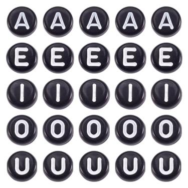 Imagem de FASHEWELRY 500 peças de contas redondas planas de letras de vogal 7 x 4 mm contas pretas de acrílico inicial AEIOU contas do alfabeto pulseira contas de pônei para fazer joias DIY