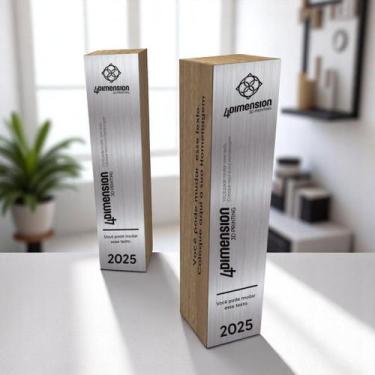 Imagem de Troféu Torre de madeira com placa de metal - 4 Dimension, 100 unidades