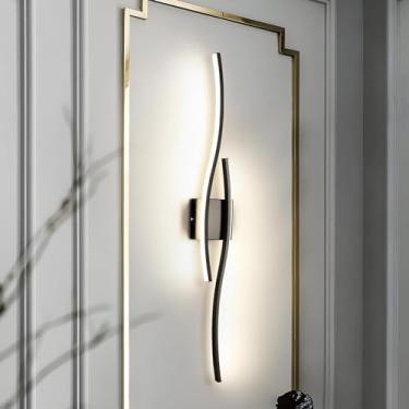 Imagem de Luminária de parede LED moderna de 80 cm, preta, para uso interno, ideal para banheiro, penteadeira, espelho e parede com luz tricolor curva. Perfeita para sala de estar, corredor, quarto e