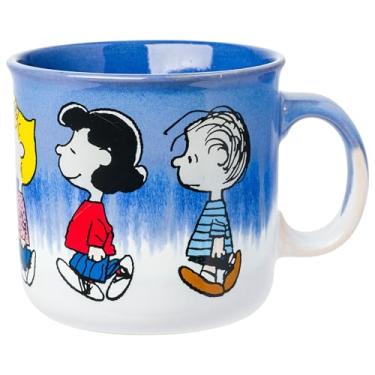 Imagem de Silver Buffalo Caneca de cerâmica com esmalte reativo Peanuts com Linus, Lucy, Sally, Charlie Brown, Snoopy e Woodstock, 590 ml