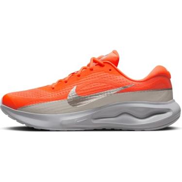 Imagem de Nike Tênis de corrida masculino Journey Run PRM (HQ2936-800, Hyper Crimson/cinza lobo/laranja segurança/prata metálico), Hyper Crimson/cinza lobo/laranja segurança/prata metálica, 43