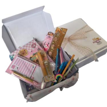 Imagem de Caixa Surpresa de Papelaria Kawaii com 15 a 18 Itens Cadernos Canetas Estojos Adesivos e Acessórios Fofos Ideal para Presentear Organizar Estudos e Estimular Criatividade Infantil e Juvenil