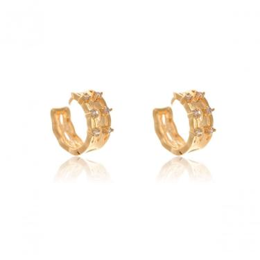 Imagem de Brinco Argola Trabalhada Vazada Com 4 Zircônias Banhado Em Ouro 18k [f027]