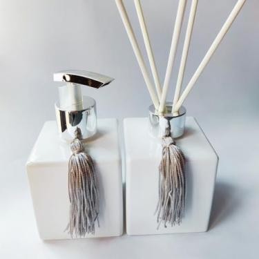 Imagem de Kit Aromatizador Lavabo Branco, Sabonete Líquido e Pingente, Cubo Luxo