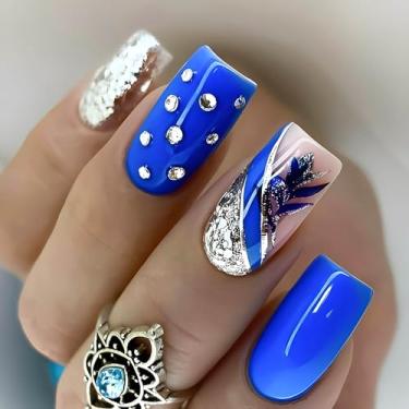 Imagem de RUOKEXIN Unhas postiças quadradas médias azuis com glitter, desenhos de strass, unhas artificiais de primavera, cola brilhante nas unhas, bastões fofos para mulheres, 24 peças