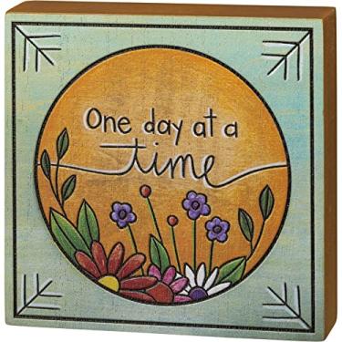 Imagem de Primitives by Kathy Placa de bloco One Day at A Time, 11,4 cm x 11,4 cm x 2,5 cm