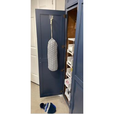 Imagem de Suporte de saco de plástico inovador e dispensador de saco de lixo – Armazenamento de compras reutilizável perfeito, organizador de saco plástico de montagem na parede com ajuste de cordão para casa