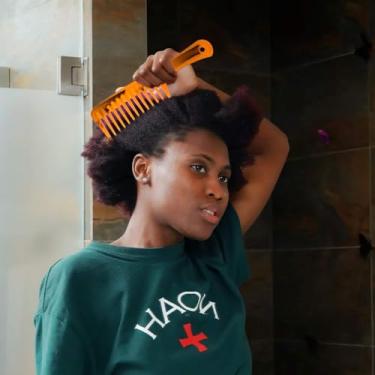 Imagem de Pente de dente largo, pente de cabelo liso desembaraçador de cabo grande para cabelos longos e oleosos e grossos, reduz a perda de cabelo e quebras de danos, pente de estilo de salão para mulheres