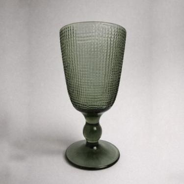 Imagem de Conjunto de 6 Taças de Vidro com Relevo Verde Fumê 380 ml  com Pé - Po