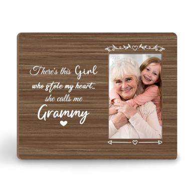 Imagem de KU-DaYi Porta-retrato Grammy Gifts 20 x 25 cm, presente de aniversário para avó do Dia das Mães, da neta, There's This Girl Who Stole My Heart and She Calls Me, moldura de madeira para parede e mesa