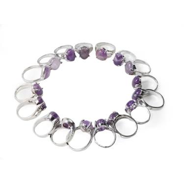 Imagem de YITANA 50 peças de anéis de cristal de ametista natural a granel para mulheres, itens de atacado para revenda a granel, anéis de pedra preciosa roxa com faixa prateada, itens de revenda por atacado