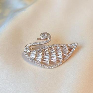 Imagem de Broche Cisne com Zircônias Brilhantes - - Pistache Acessórios, Dourado