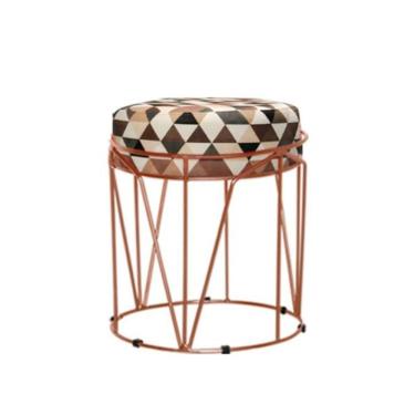 Imagem de Puff Aramado Babu Com Armação Bronze Estofado Em Suede