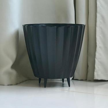 Imagem de Vaso de Plantas e Flores Grande Bojo Cacau com Pé Injetado 30x35 Liso Polido Luxo (Preto)