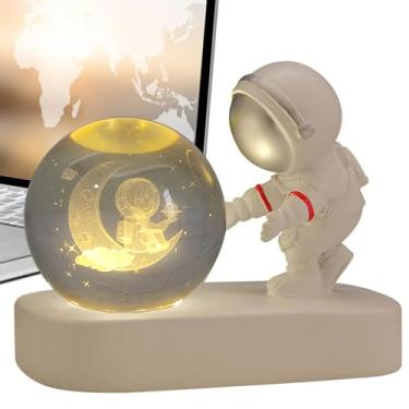 Imagem de Luminária Bola de Cristal 3D LED Astronauta DT1553EM Menino na Lua, Esfera de Cristal, Luminaria 3D, Bola de Cristal 3D. Luz Noturna. Projetada para Criar Um Efeito Único!