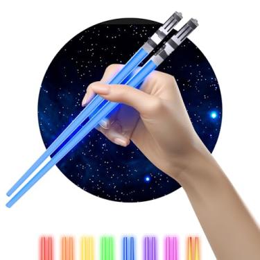 Imagem de Palitos de Sabre de Luz Brilhantes Star Wars LED Brilhante Sabre de Luz Palitos de Chop Reutilizáveis Sabres de Iluminação Sushi - Alça Removível Seguro para Lava-louças - Azul Skywalker - 1 Par