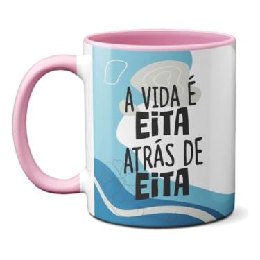 Imagem de Caneca Engraçada A Vida é EITA Atrás de EITA Presente (Rosa)