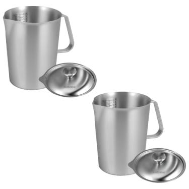 Imagem de Jarra de espuma de leite, copo medidor de aço inoxidável com tampa 2L 1,984 g, leite café latte arte barista jarra a vapor copo de leite com marcação clara para restaurante doméstico (2 peças)