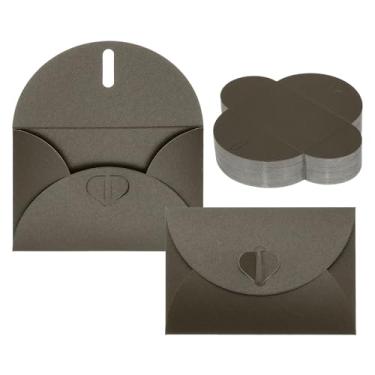 Imagem de PATIKIL Pacote com 100 envelopes pequenos de cartões de presente, envelopes de mini cartão marrom com fecho de coração para cartão de visita, Páscoa, casamento, saudação de casamento, convite de festa