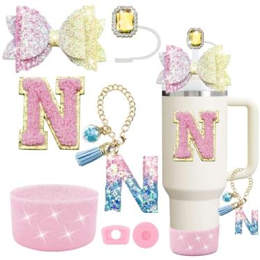 Imagem de Conjunto de acessórios de copo Stanley rosa 7 peças, decorações de iniciais para Stanley Cup 850.5 g 1,134 g, inclui cobertura de palha de joia, tampa à prova de derramamento, pingente de alça, bota