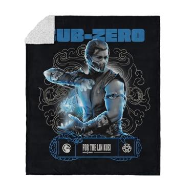 Imagem de Cobertor Mortal Kombat Silk Touch Sherpa – Sub-Zero para o Lin Kuei, frente de lã ultramacia com costas de sherpa aconchegante, 127 x 152 cm