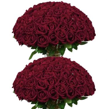 Imagem de DuHouse 50 peças de flores artificiais de rosas vermelhas, volume de rosas de veludo falso, buquê de rosas artificiais com hastes longas para decoração de mesa central de arranjos de festa de