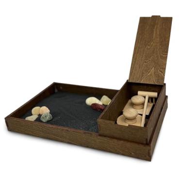 Imagem de Jardim zen de madeira com caixa de acessórios | Areia preta noturna sem lua com ancinho e acessórios | Presente de decoração minimalista para relaxamento | Ótimo para armazenar ferramentas e outros