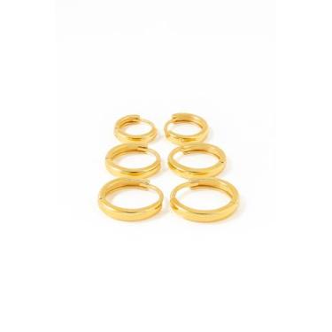 Imagem de AURUM SEMIJOIAS - Kit Conjunto Trio de Brincos de Argolas 3 Furos, Dourados Lisos, Folheados a Ouro, Tamanhos PMG (10, 8 e 6mm), Fecho Tipo Click, Moda Feminina e Maculina, Brincos 3 Furos, Adultos, Meninas, Meninos, Adolescentes, Semijoias Finas para pessoas de Bom gosto que apreciam qualidade.