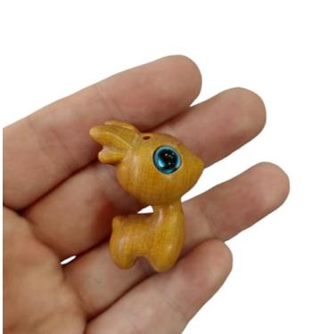 Imagem de YJIUYUANQ Chaveiro de decoração Feng Shui mini ornamentos de madeira para decoração de casa guidão sika veado pequeno pingente de artesanato pingente da sorte, 1 peça