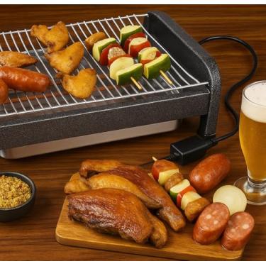 Imagem de Churrasqueira Elétrica 220v de Mesa Gourmet Grill Portátil 1600W com Grelha e Bandeja Coletora Preta – Ideal para Churrasco Interno, Prática, Compacta e Fácil de Usar